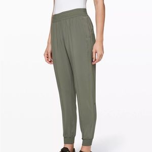 Lululemon wanderer jogger in grey Sage